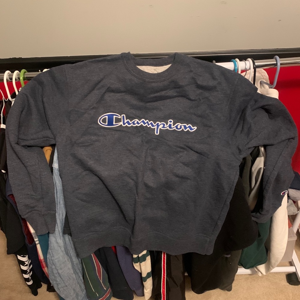 Champion crewneck- navy blue